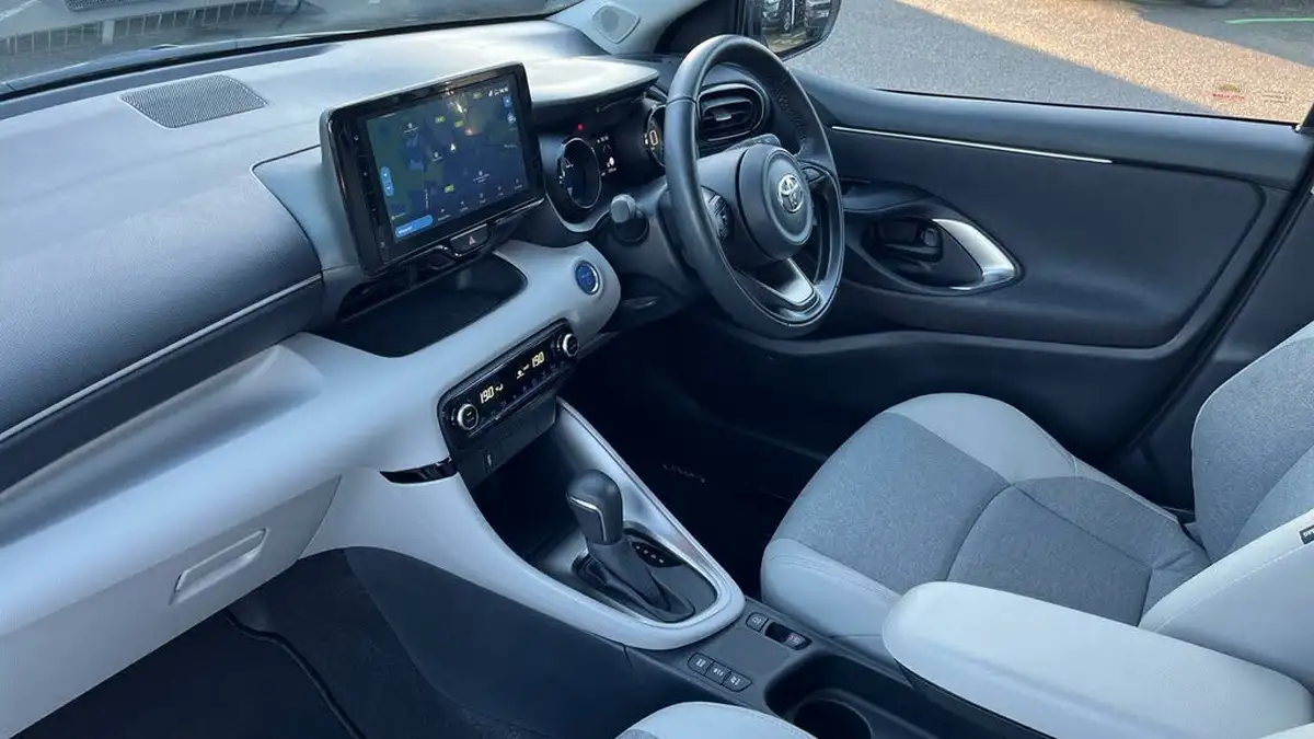 2022-toyota-yaris-15-vvt-i-excel-big-26