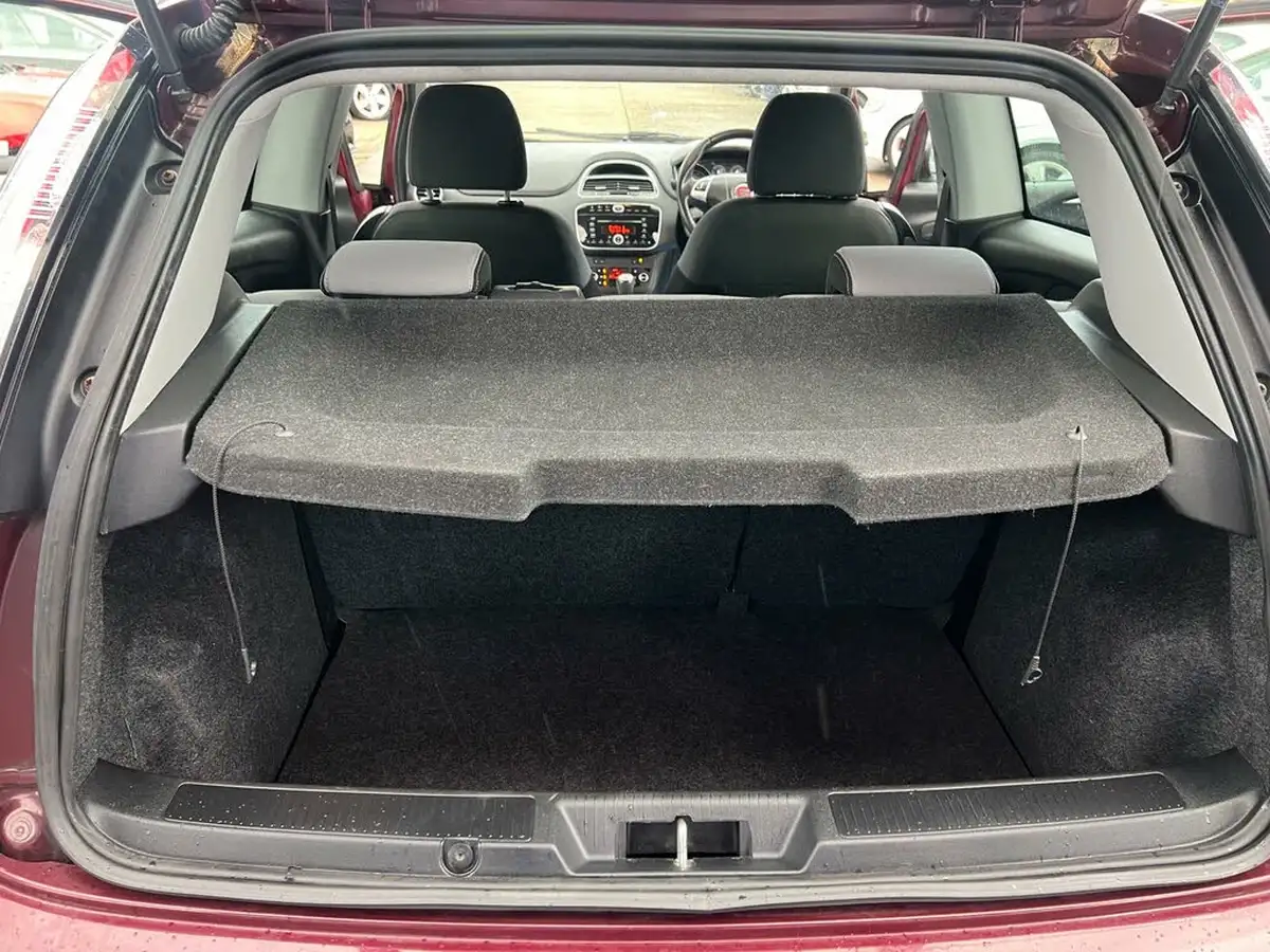 2013-fiat-punto-14-easy-8v-77bhp-brio-3d-big-42