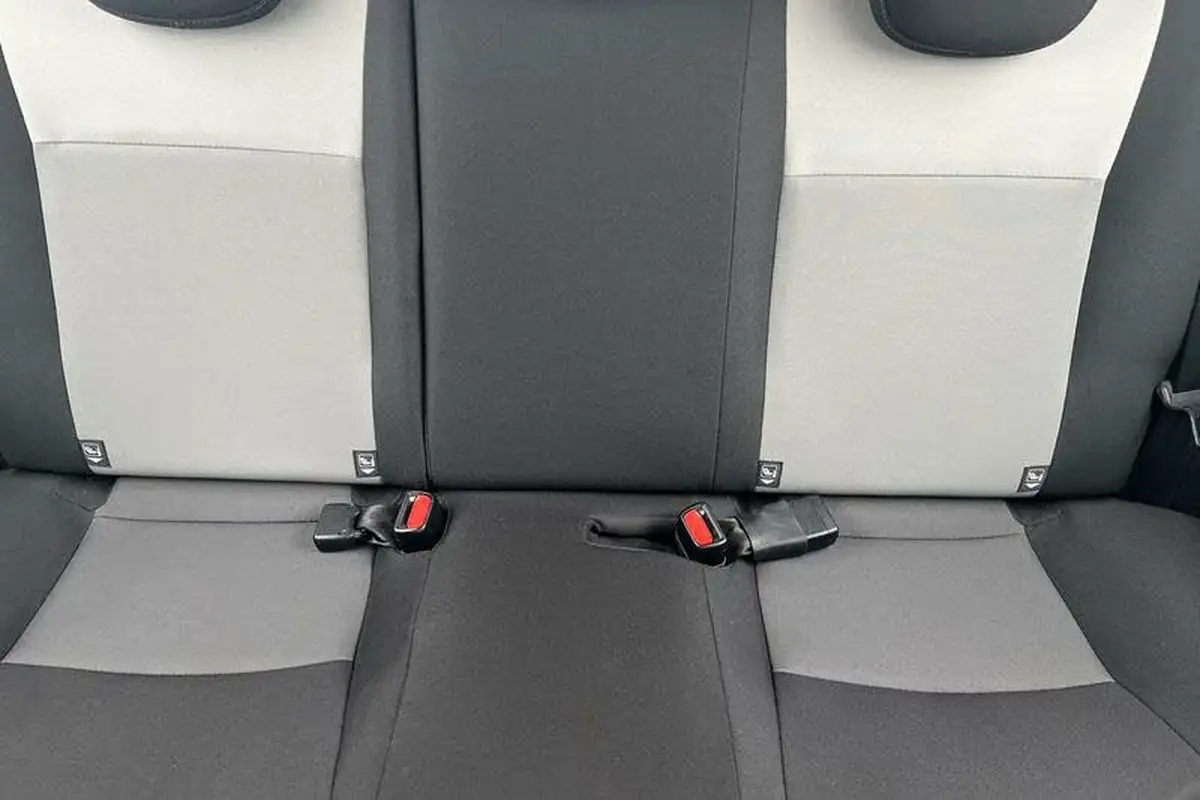2019-toyota-yaris-15-vvt-i-icon-tech-111bhp-1496cc-big-19
