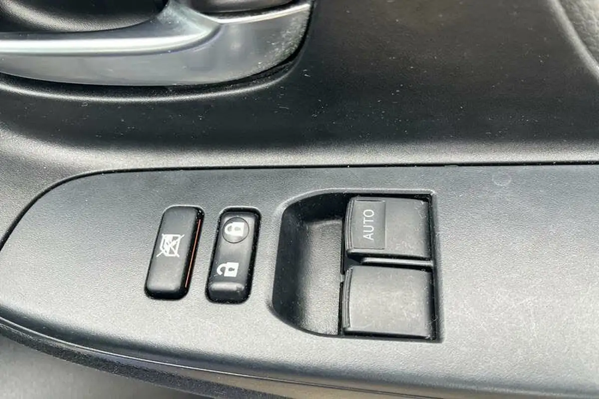 2019-toyota-yaris-15-vvt-i-icon-tech-111bhp-1496cc-big-15