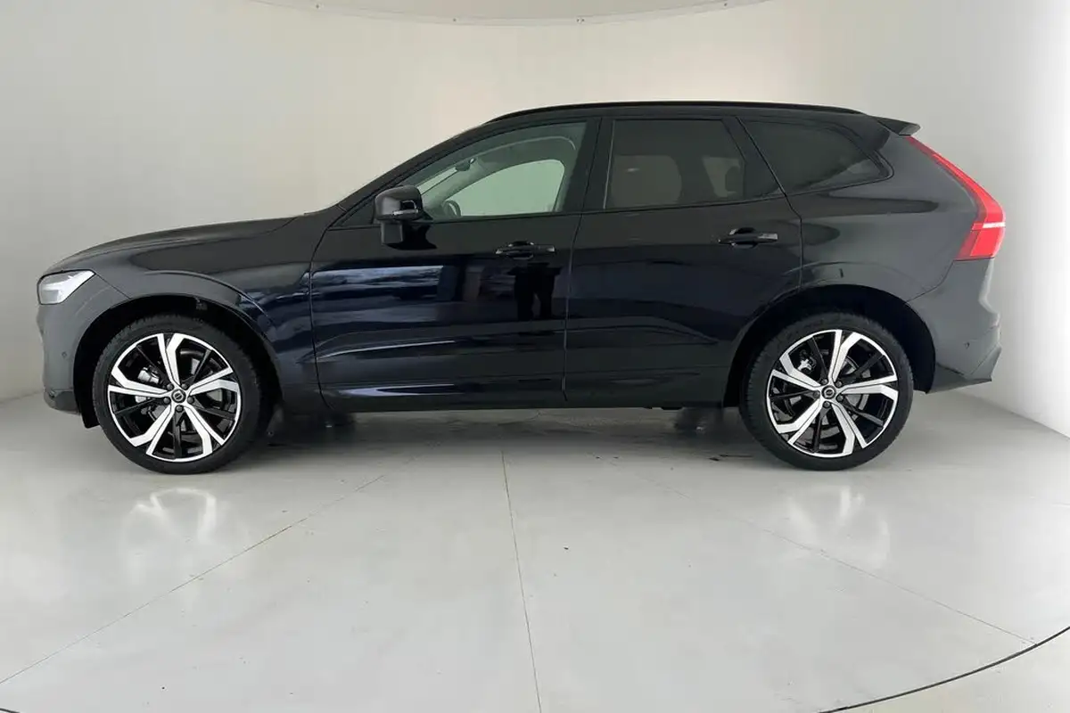 2024-volvo-xc60-20-b5-ultra-dark-big-23
