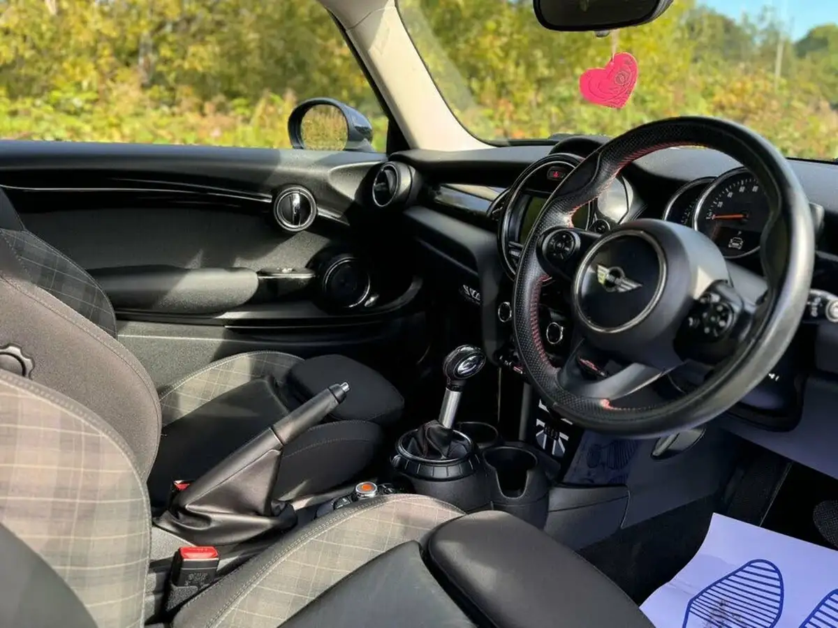 2017-mini-cooper-20-cooper-s-ss-hatchback-3d-sport-auto-big-3