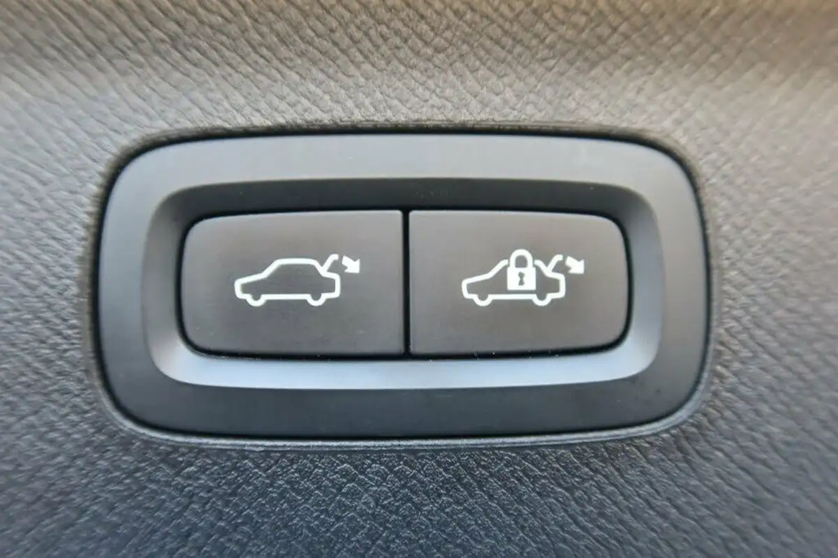 2021-volvo-xc90-20td-b5-momentum-big-10