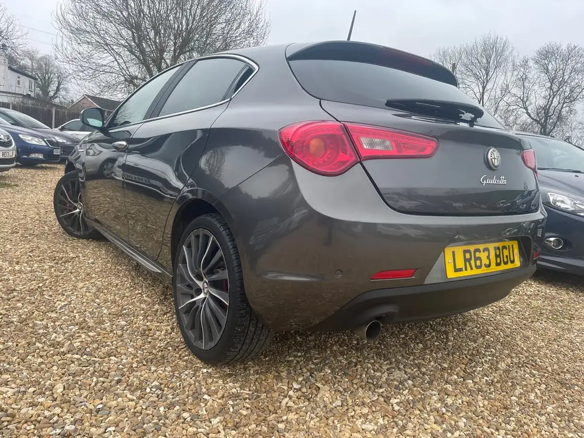 2013-alfa-romeo-giulietta-14-sportiva-big-4
