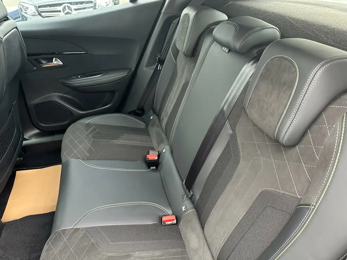 2022-peugeot-2008-suv-e-gt-premium-big-32