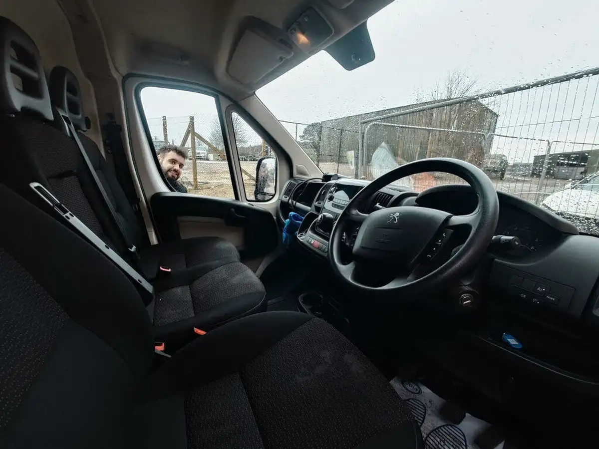 2019-peugeot-boxer-20-bluehdi-professional-335-l3-h2-big-3