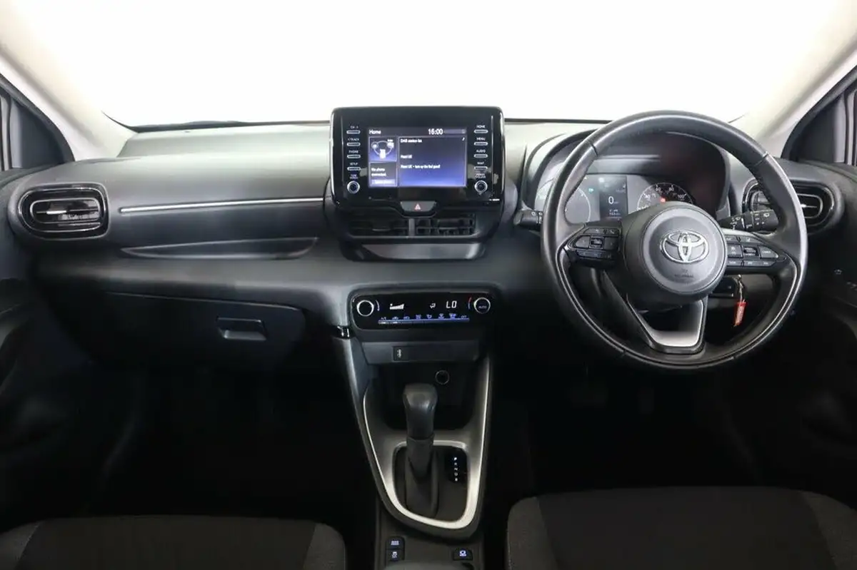 2022-toyota-yaris-15-vvt-i-icon-big-8