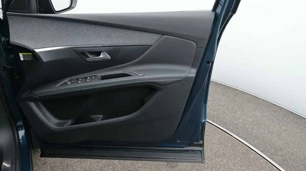 2023-peugeot-3008-suv-12-puretech-allure-premium-eat8-big-15