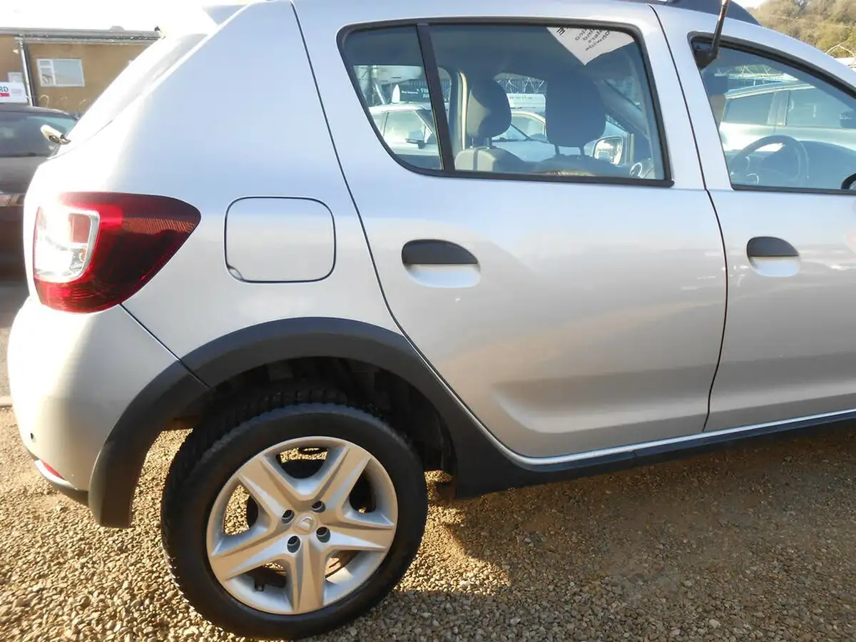 2015-dacia-sandero-stepway-15dci-laureate-big-19