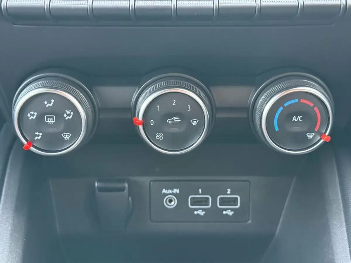 2020-renault-clio-10-sce-iconic-75bhp-big-24