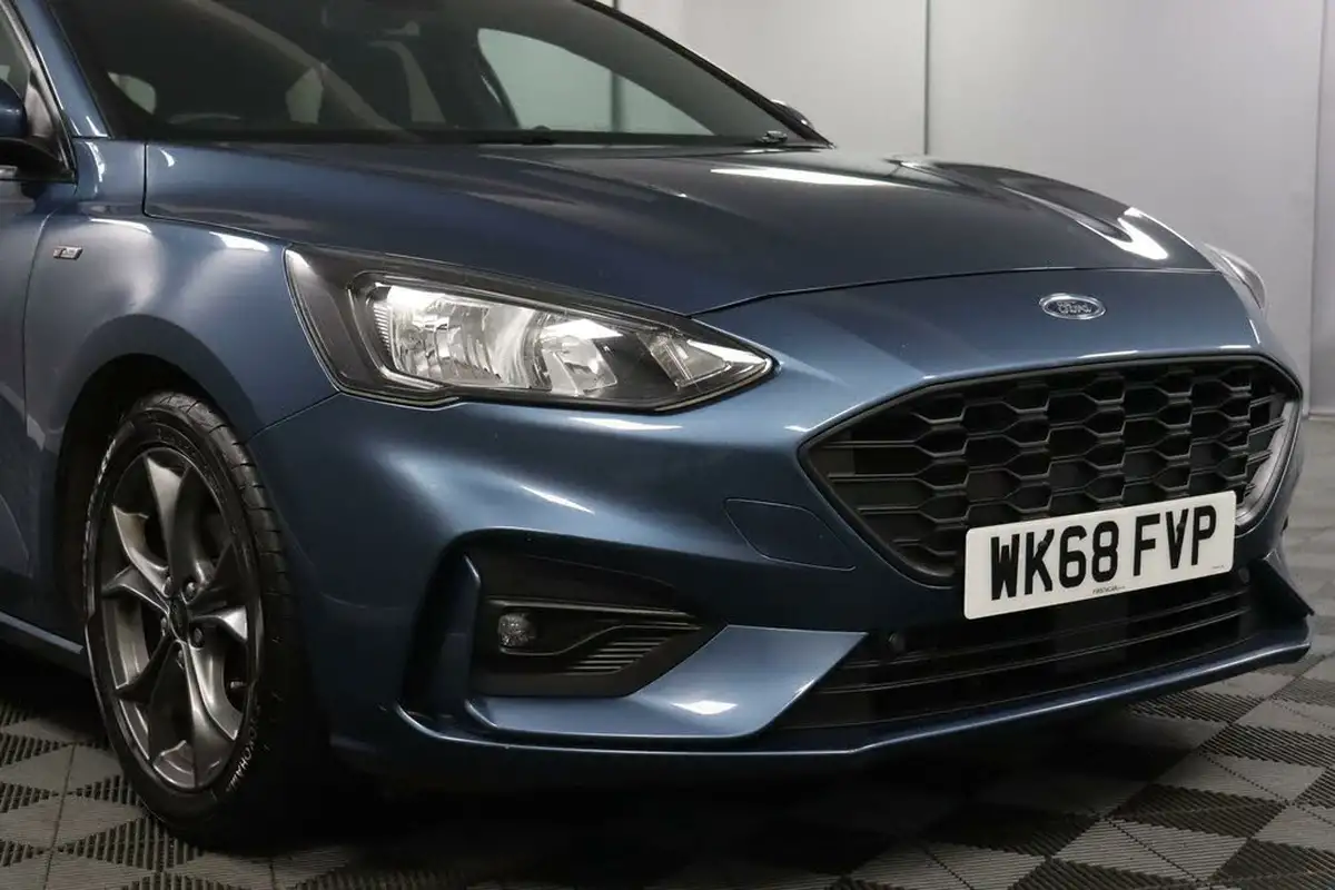 2018-ford-focus-10t-st-line-125ps-hatchback-big-21