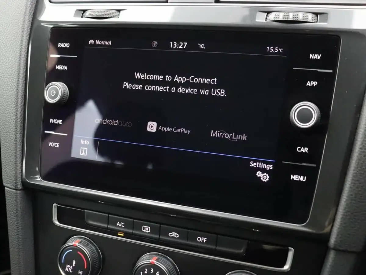 2018-volkswagen-golf-20tdi-se-nav-hatchback-5d-big-37