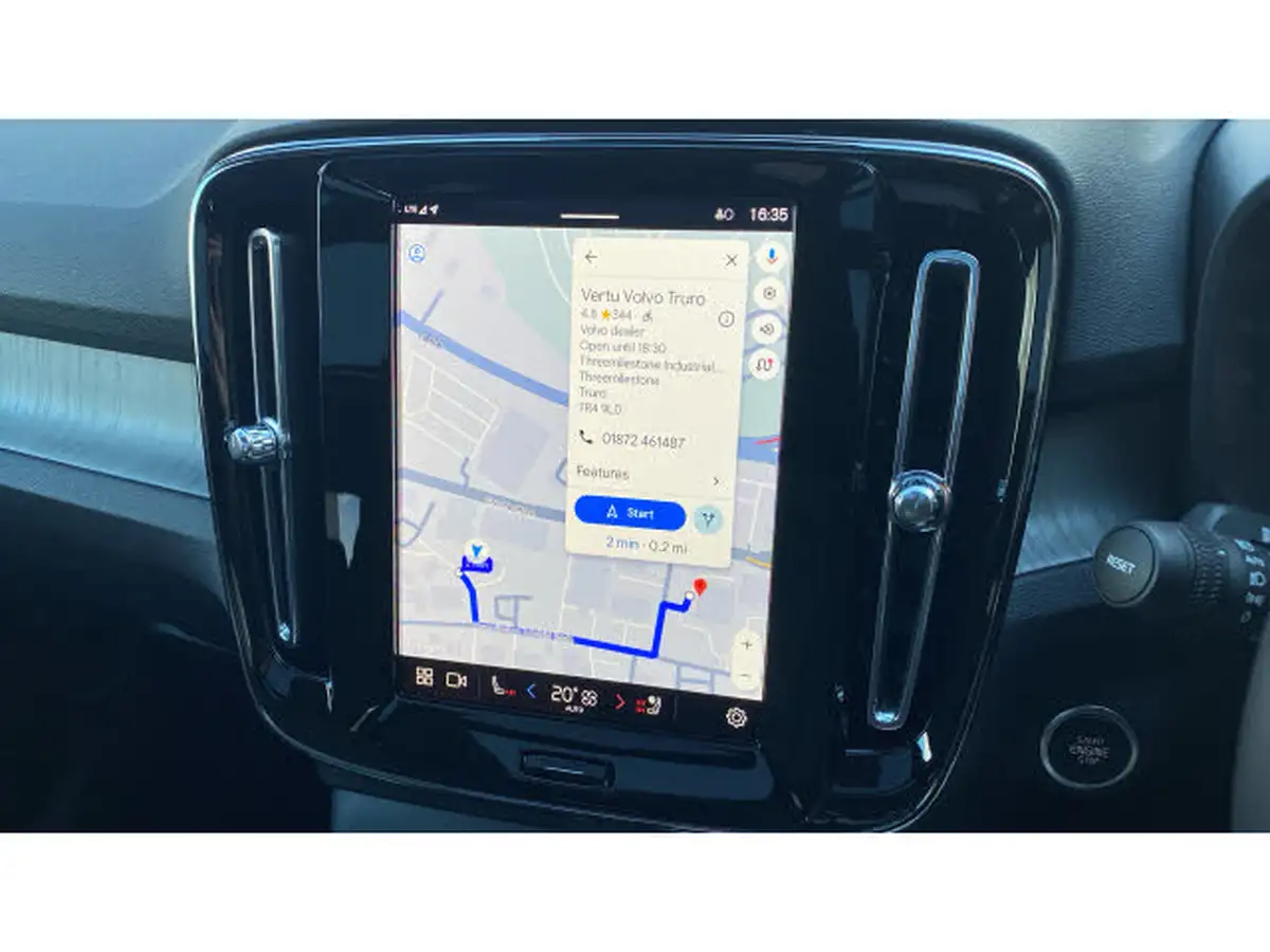 2024-volvo-xc40-20-b4-ultra-bright-big-30