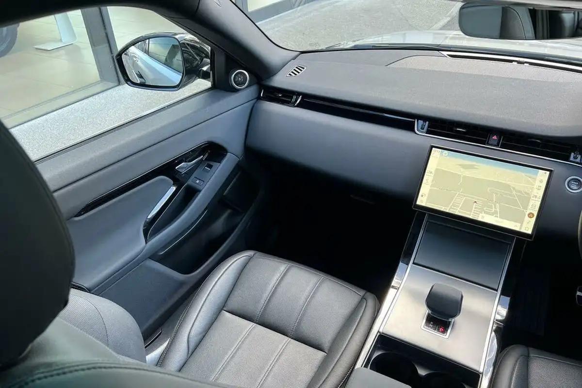 2024-land-rover-range-rover-evoque-15-p300e-dynamic-se-big-23