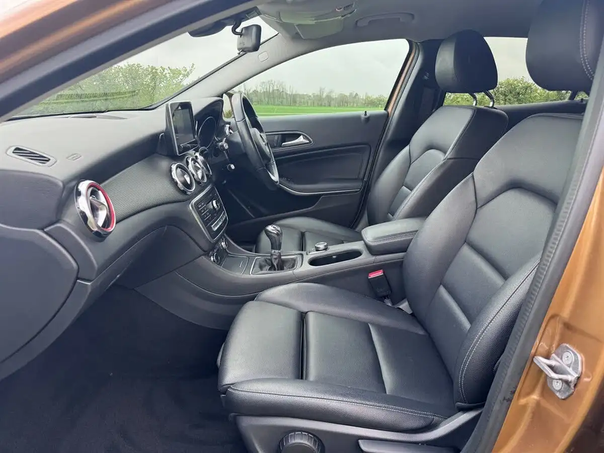 2017-mercedes-benz-gla-class-16-gla-200-se-executive-big-9