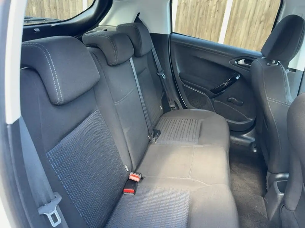 2014-peugeot-208-16-allure-5d-auto-big-41