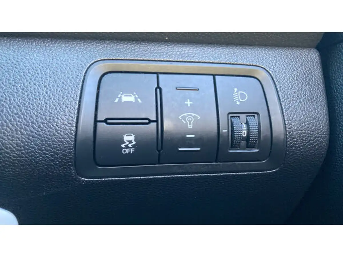 2020-hyundai-i20-12-play-big-26