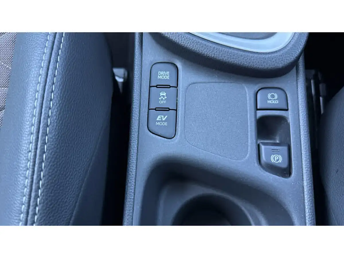 2022-toyota-yaris-cross-15-vvt-i-excel-big-38