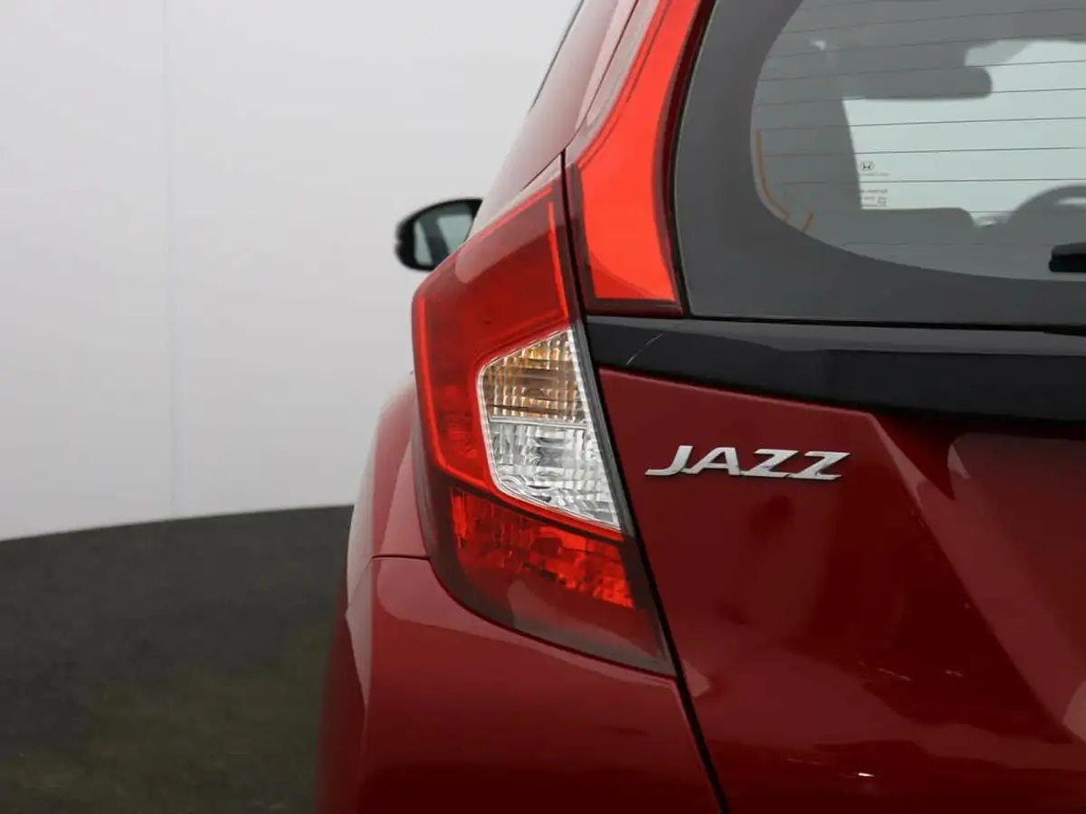 2019-honda-jazz-15-i-vtec-sport-navi-cvt-big-37
