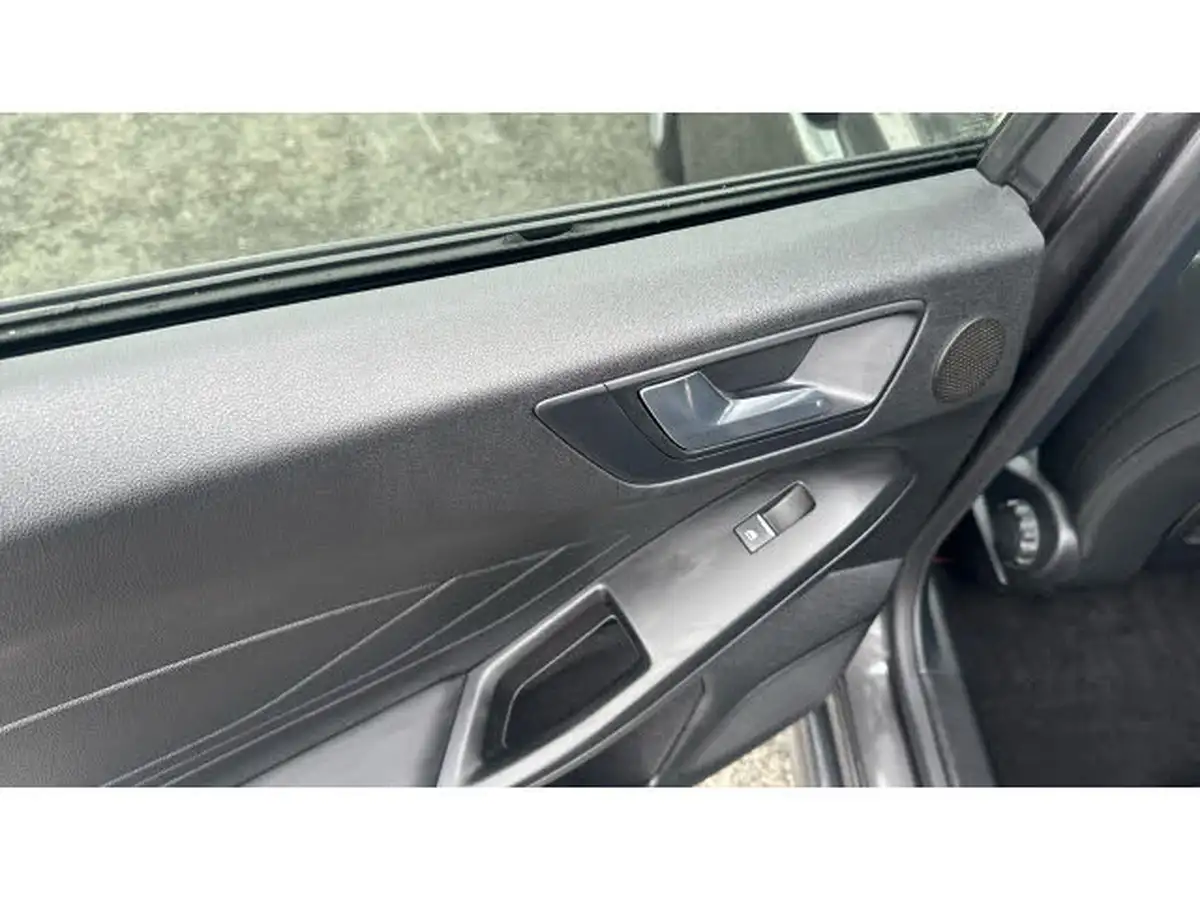 2022-ford-focus-10t-st-line-vignale-155ps-hybrid-mhev-hatchback-big-38