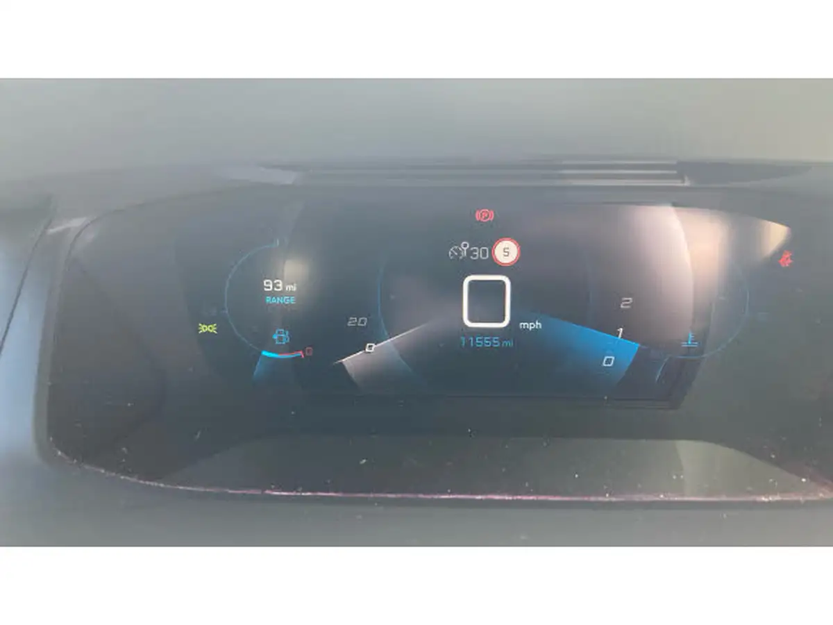 2022-peugeot-2008-suv-12-puretech-allure-premium-100bhp-big-17