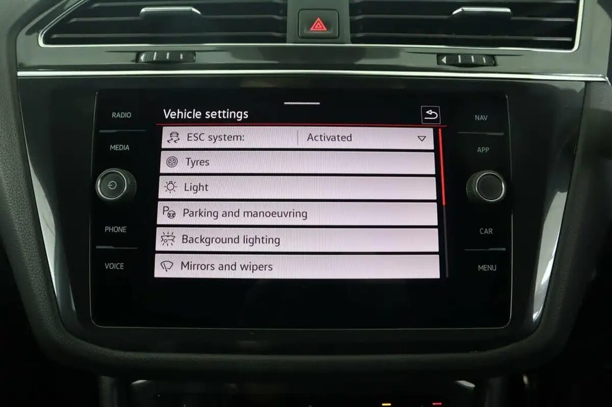 2022-volkswagen-tiguan-allspace-15-tsi-r-line-big-39