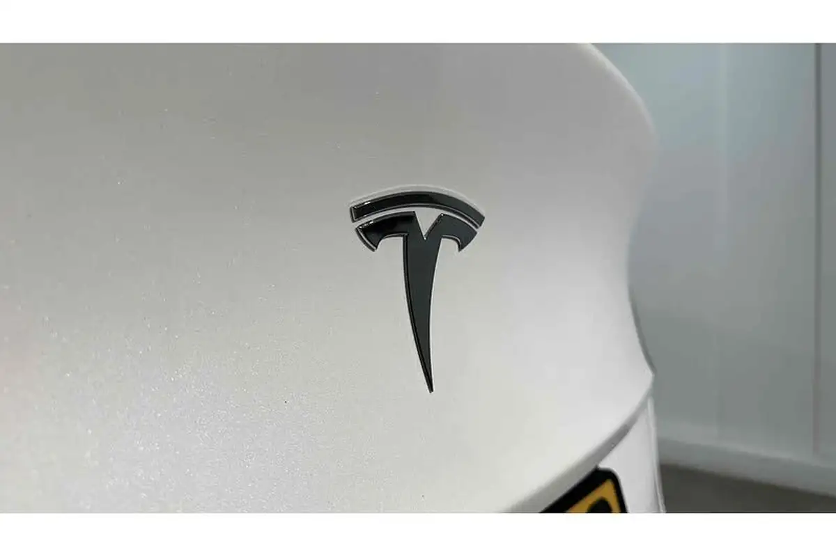 2023-tesla-model-y-e-rwd-big-13