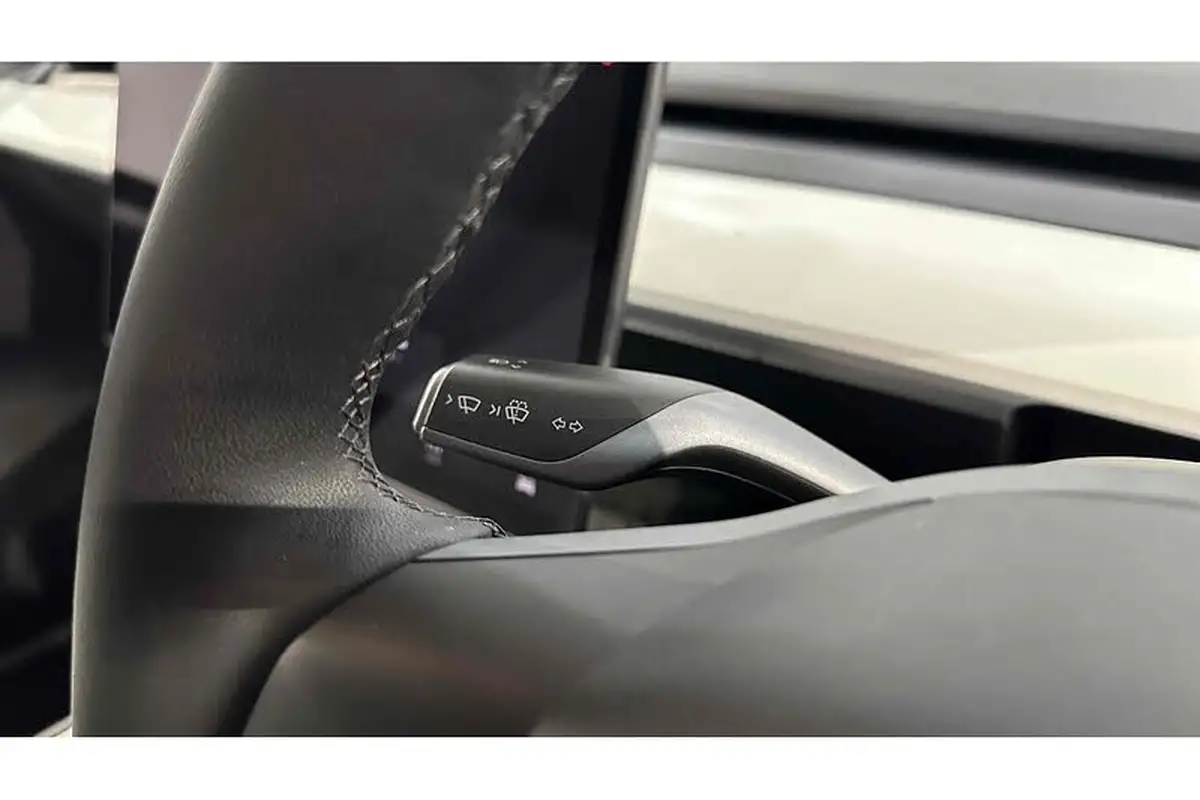 2023-tesla-model-y-e-rwd-big-35