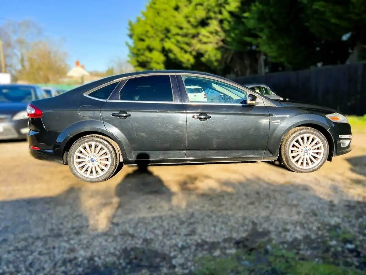 2012-ford-mondeo-20tdci-zetec-business-140ps-hatchback-big-11