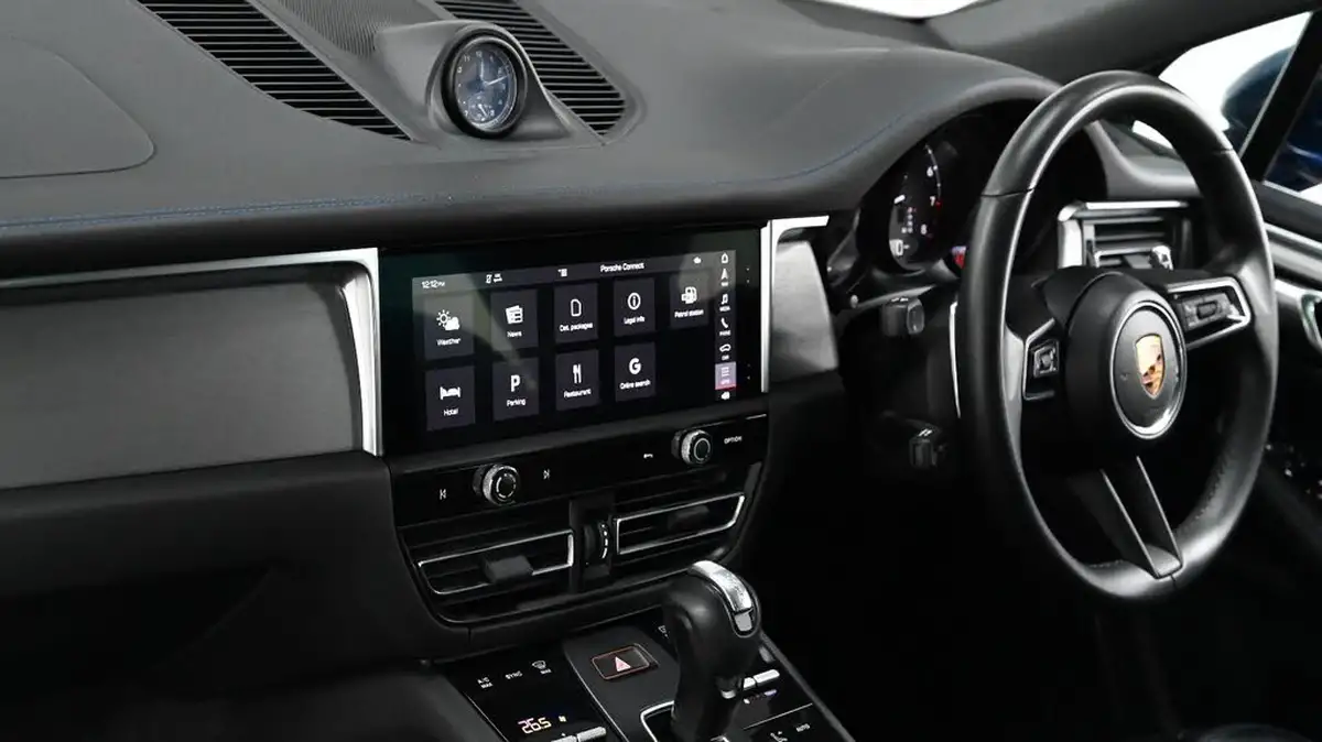 2021-porsche-macan-20-265ps-big-37