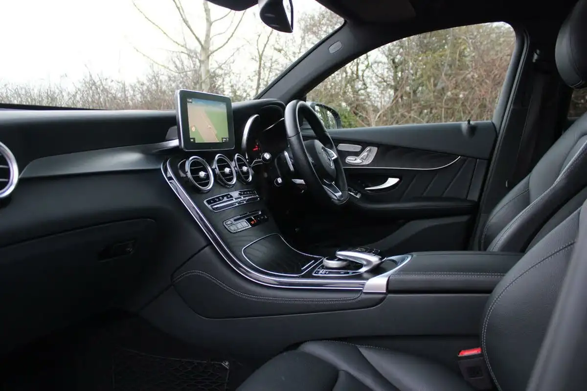 2018-mercedes-benz-glc-class-20-glc250-amg-line-premium-plusss-coupe-4d-big-19