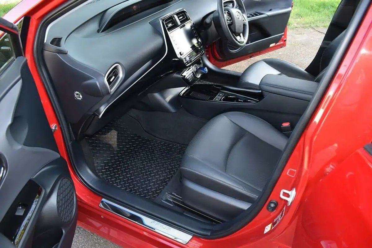 2020-toyota-prius-18-vvt-i-excel-plug-in-e-cvt-big-14