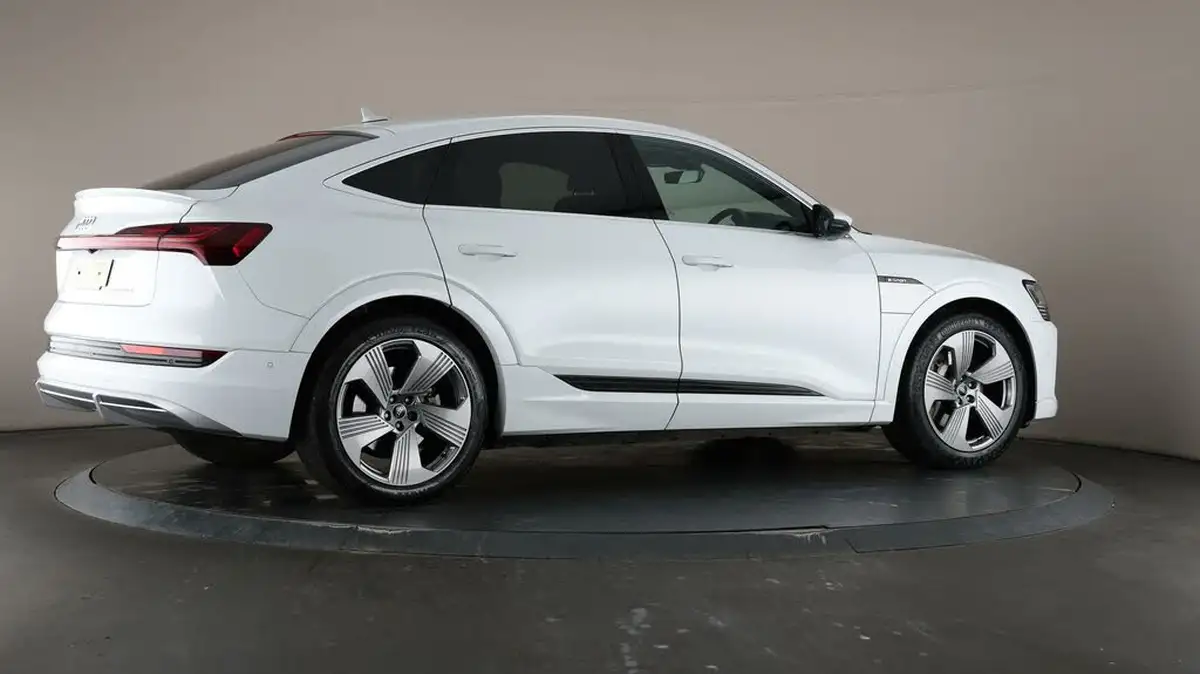 2021-audi-e-tron-55e-s-line-sportback-big-59