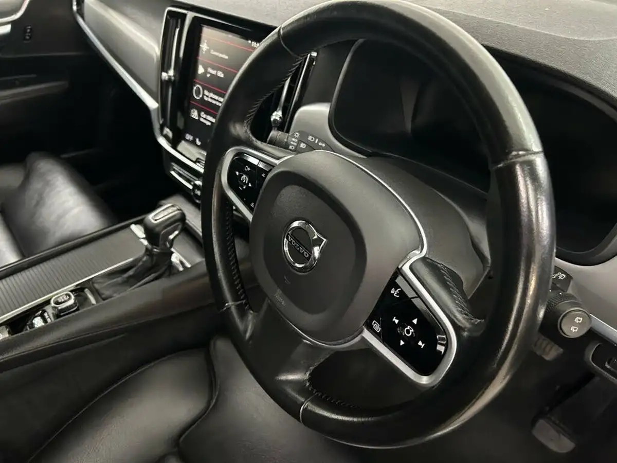 2020-volvo-v90-20-t4-momentum-plus-big-18