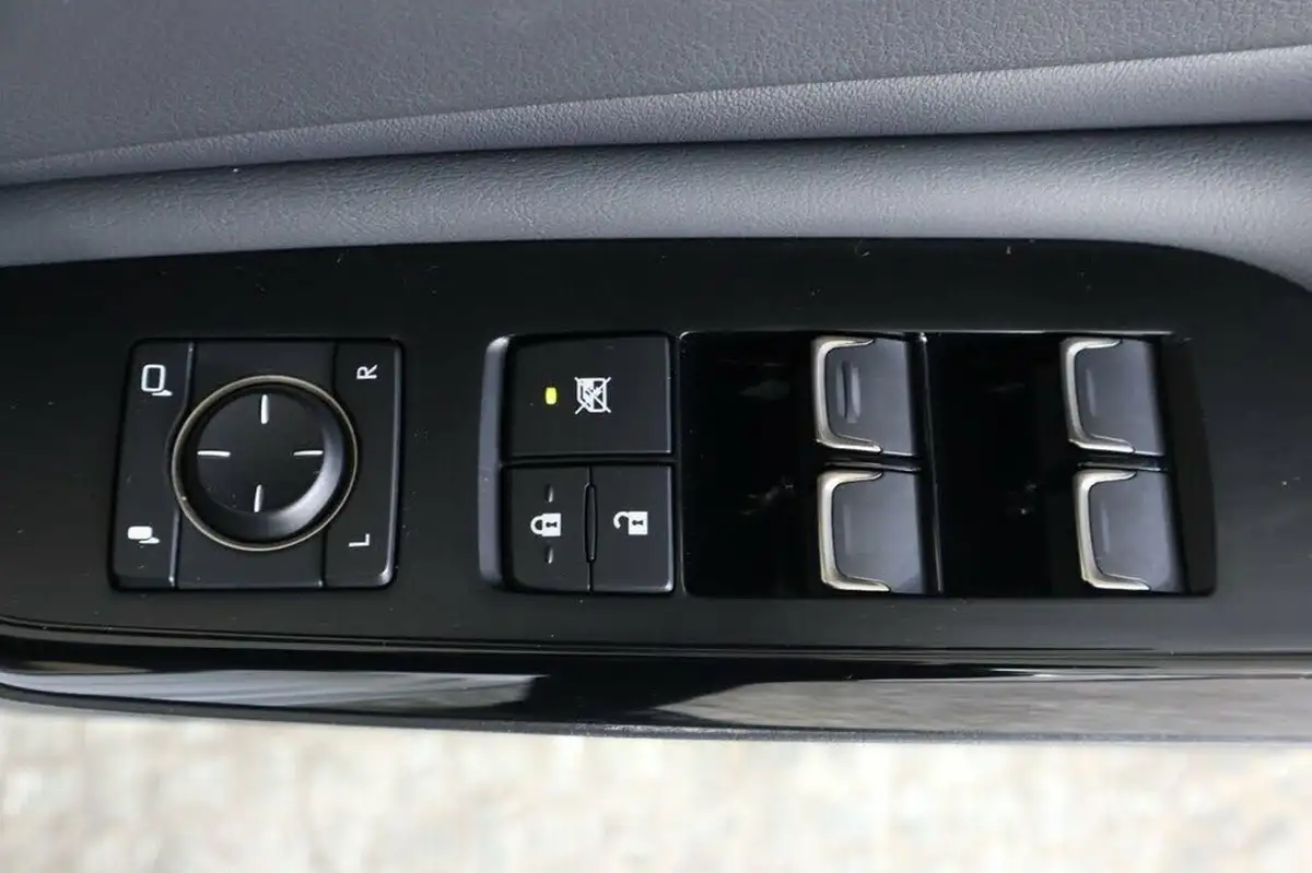 2024-lexus-es-300h-big-24