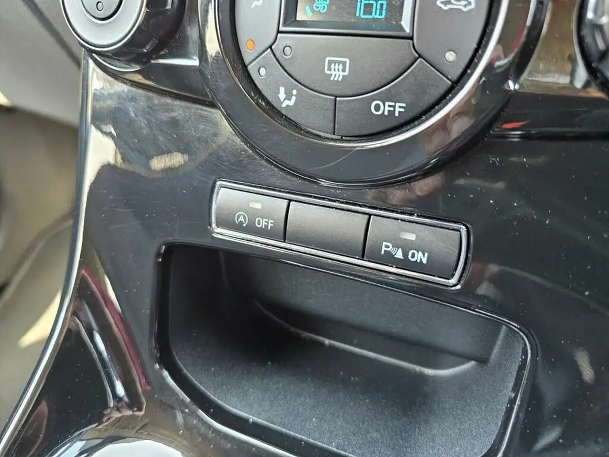 2013-ford-fiesta-10-titanium-100ps-ecoboost-ss-5d-big-15