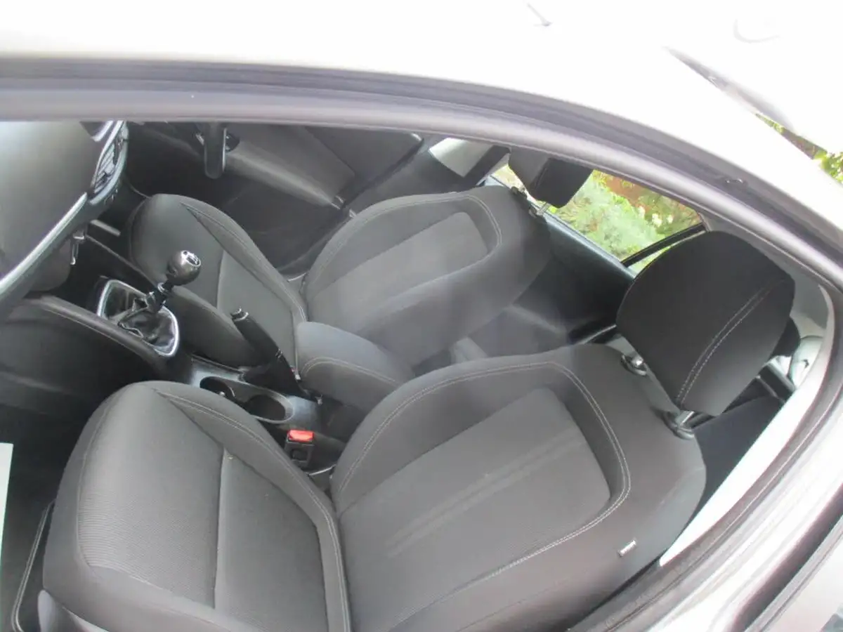 2017-fiat-tipo-14-easy-hatchback-big-28
