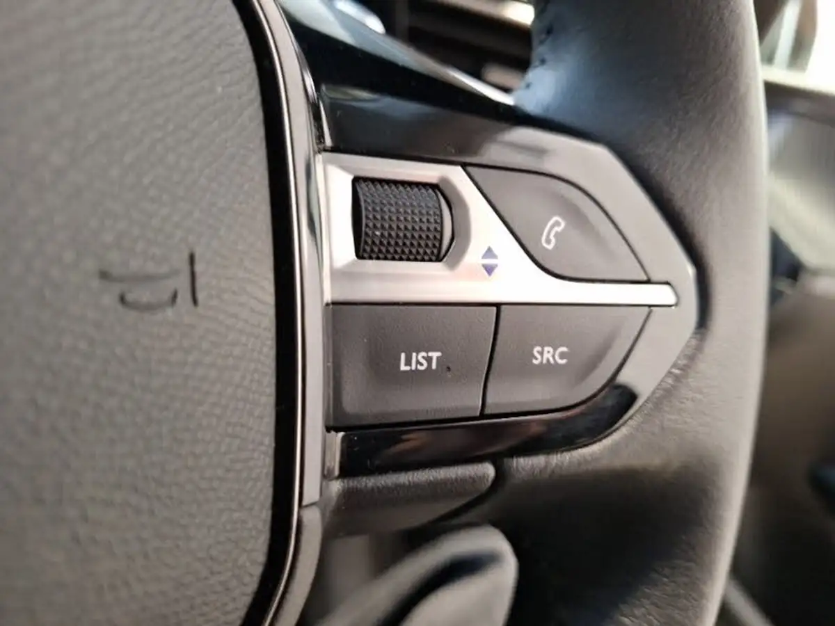 2023-peugeot-208-12-puretech-allure-premium-130ps-eat8-big-17