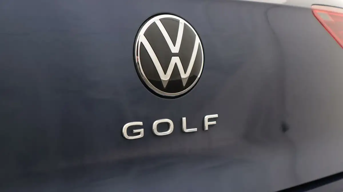 2022-volkswagen-golf-15-tsi-life-130ps-hatchback-big-20