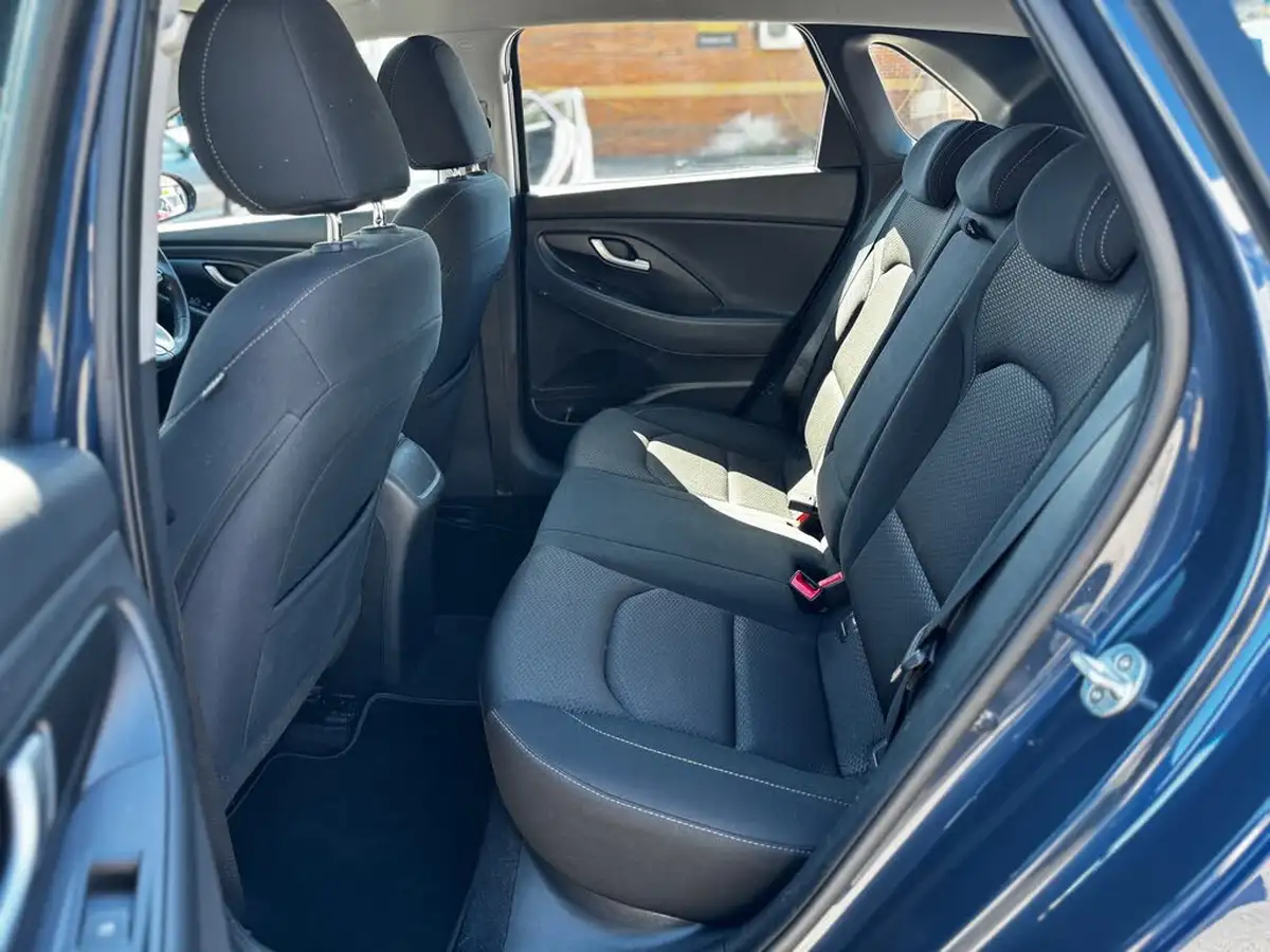 2018-hyundai-i30-10-t-gdi-se-blue-drive-isg-hatchback-big-13