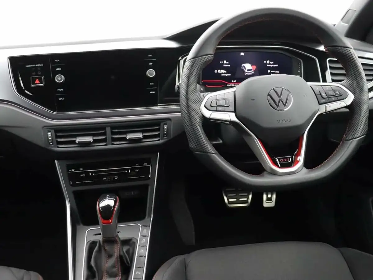 2023-volkswagen-polo-big-13