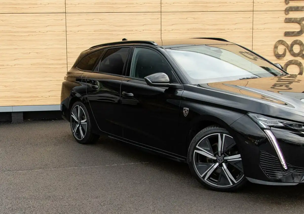 2022-peugeot-308-sw-15-bluehdi-gt-station-wagon-big-8
