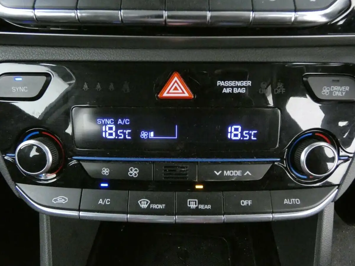 2018-hyundai-ioniq-16-gdi-premium-hybrid-big-11