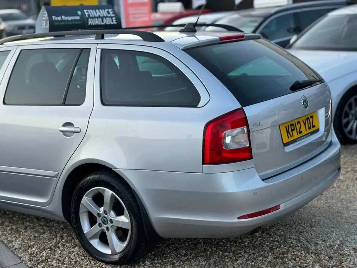 2012-skoda-octavia-20td-se-plus-140bhp-estate-big-12