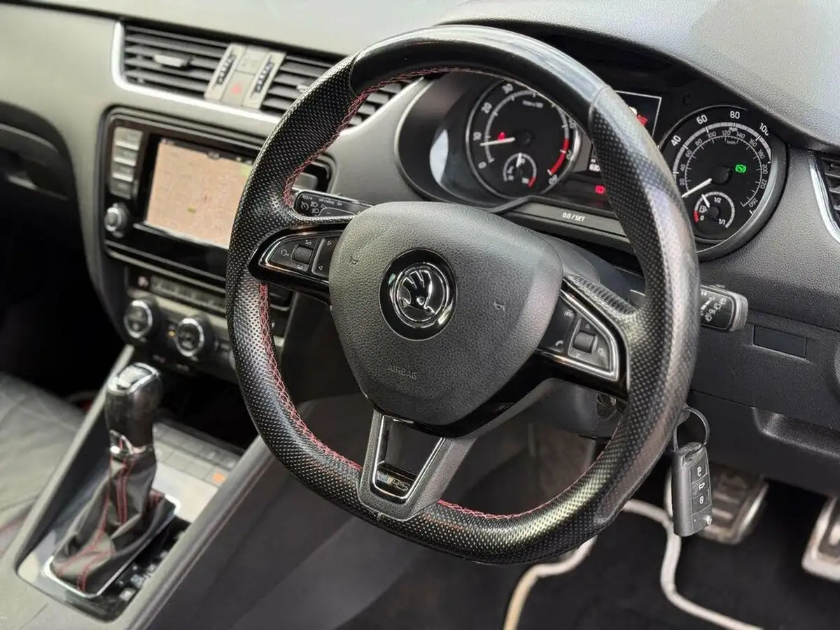 2016-skoda-octavia-20-tsi-vrs-230-hatchback-dsg-big-9