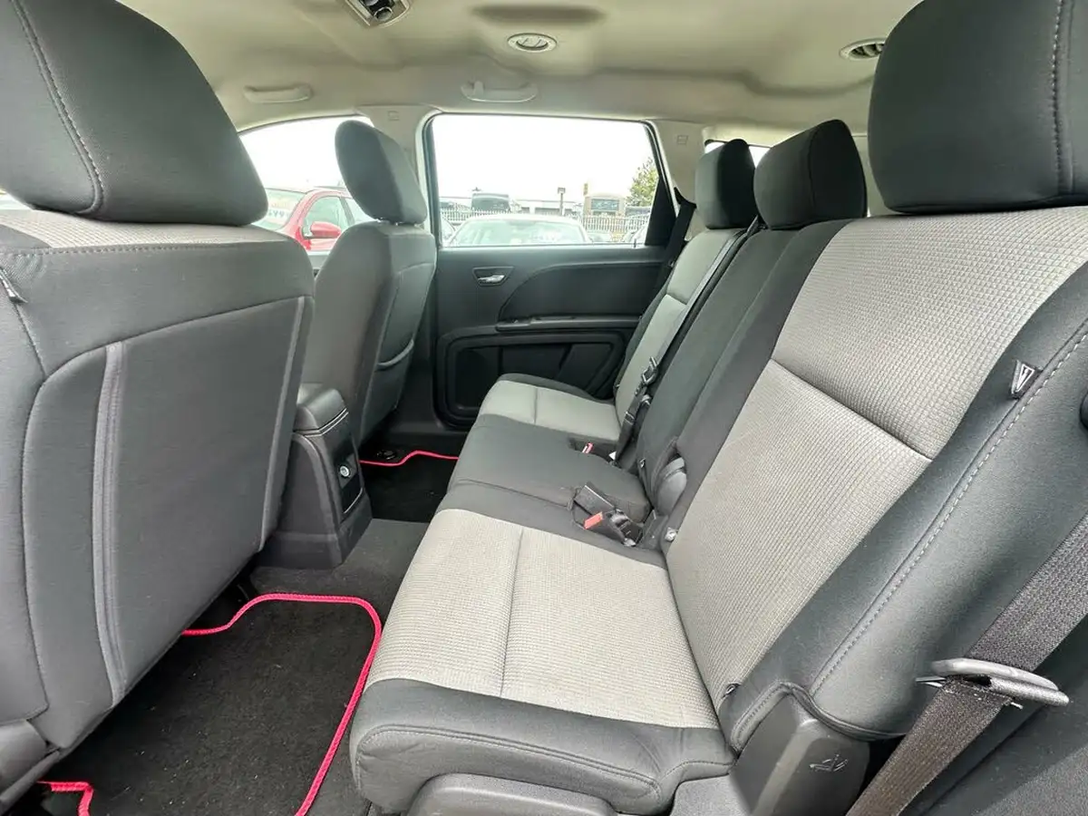 2009-dodge-journey-20td-se-big-25