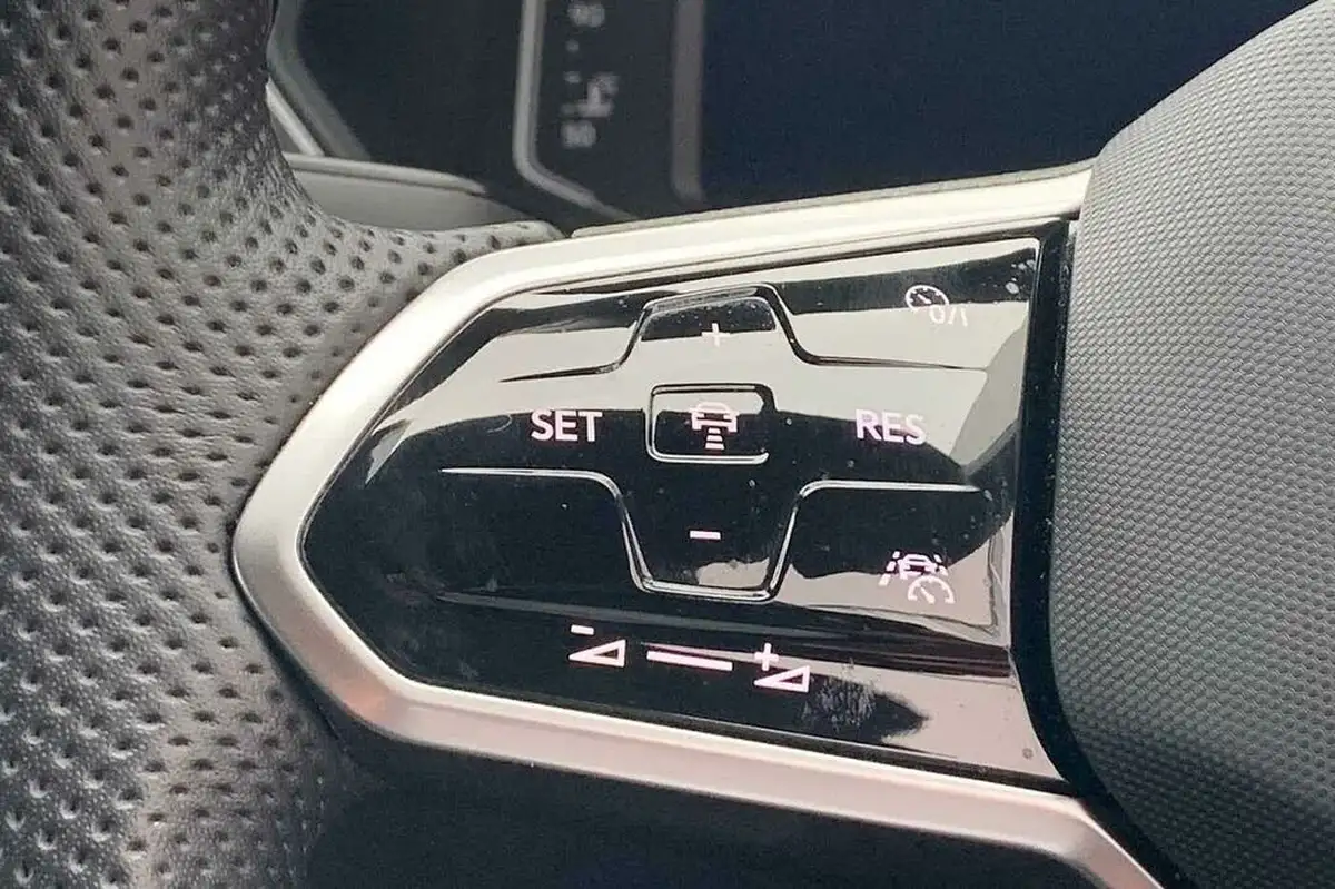 2023-volkswagen-tiguan-15-tsi-r-line-edition-big-13