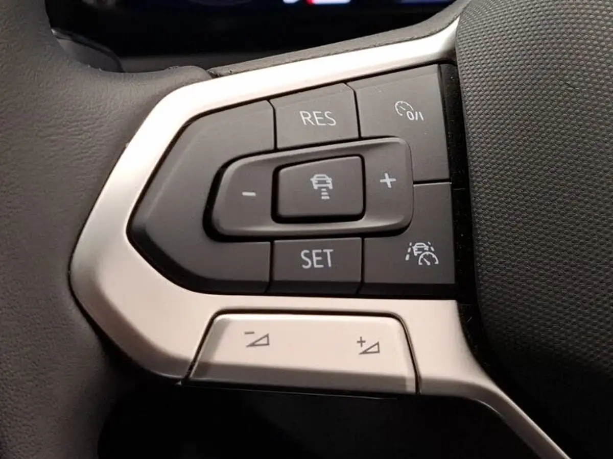 2024-volkswagen-golf-15-tsi-style-150ps-hatchback-big-16