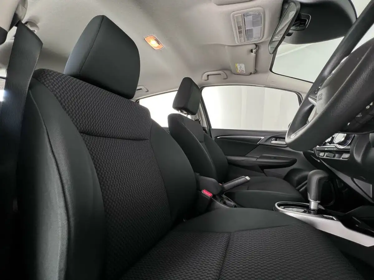 2019-honda-jazz-13-i-vtec-se-navi-cvt-big-8