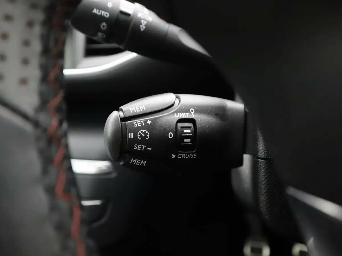 2019-peugeot-308-12-puretech-gt-line-big-22